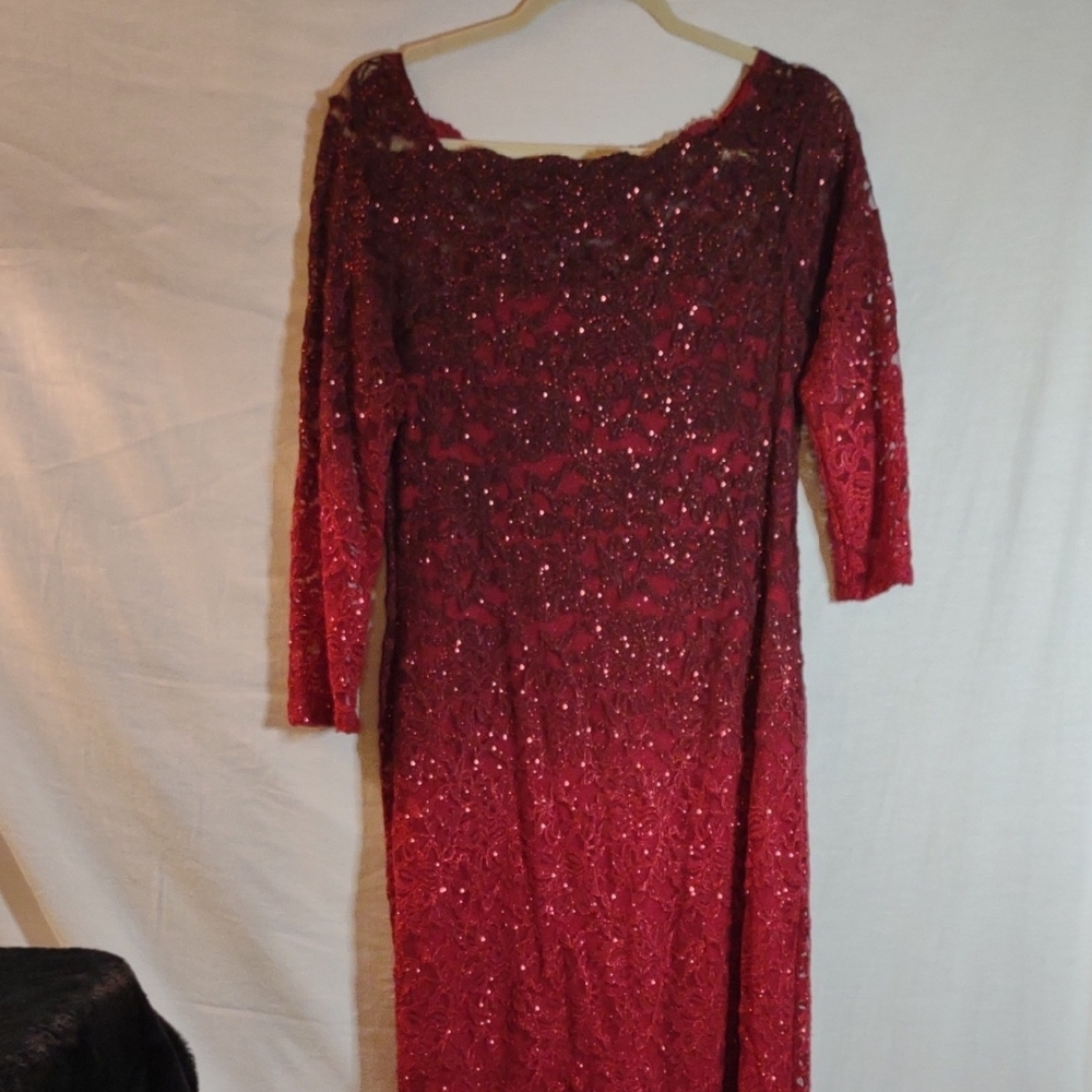 Onyx Long Red/ Black Sheath Dress w/ Bateau Neckline & 3/4 Sleeves - Size 8